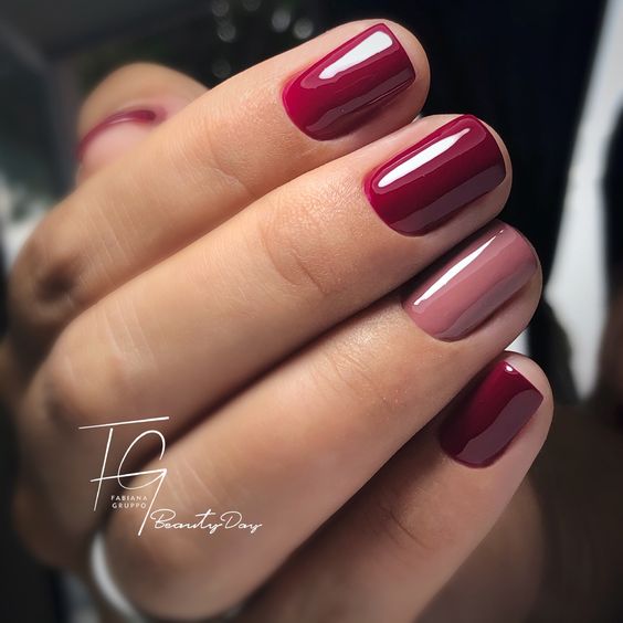 On adore les ongles vernis de bordeaux cet automne !