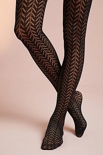 Optez pour des collants avec un peu d'épaisseur et un imprimé féminin et léger, comme les chevrons